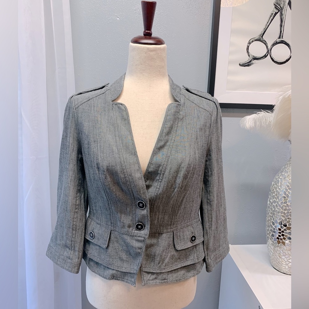 White House Black Market Gray Crop Blazer Women’s Size 6 Ruffle Back